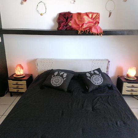 Jolie Chambre Climatisee Avec Balcon Chez L'Habitant Saint-Pierre Kültér fotó